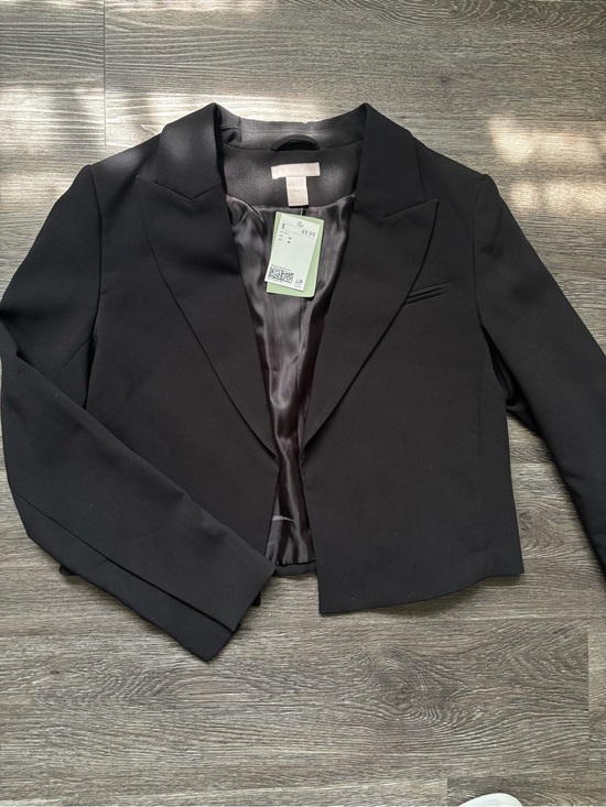 H&M Jackets & Blazers - H&M Black Cropped Women's Blazer Jacket